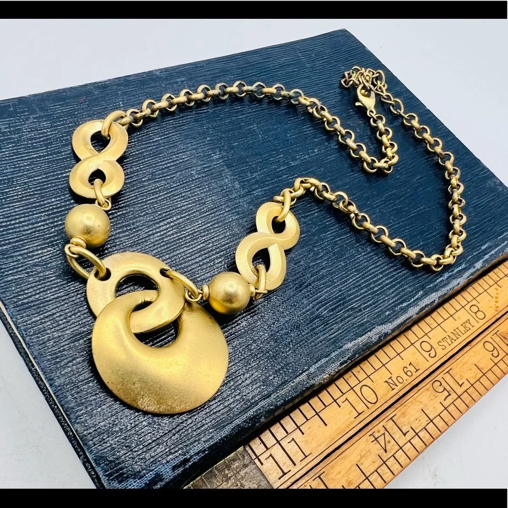 Vintage matte gold linked circle chain necklace infinity links